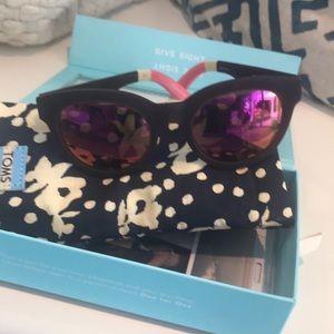 TOMS Sunglasses Florentin Style Mirrored Lens